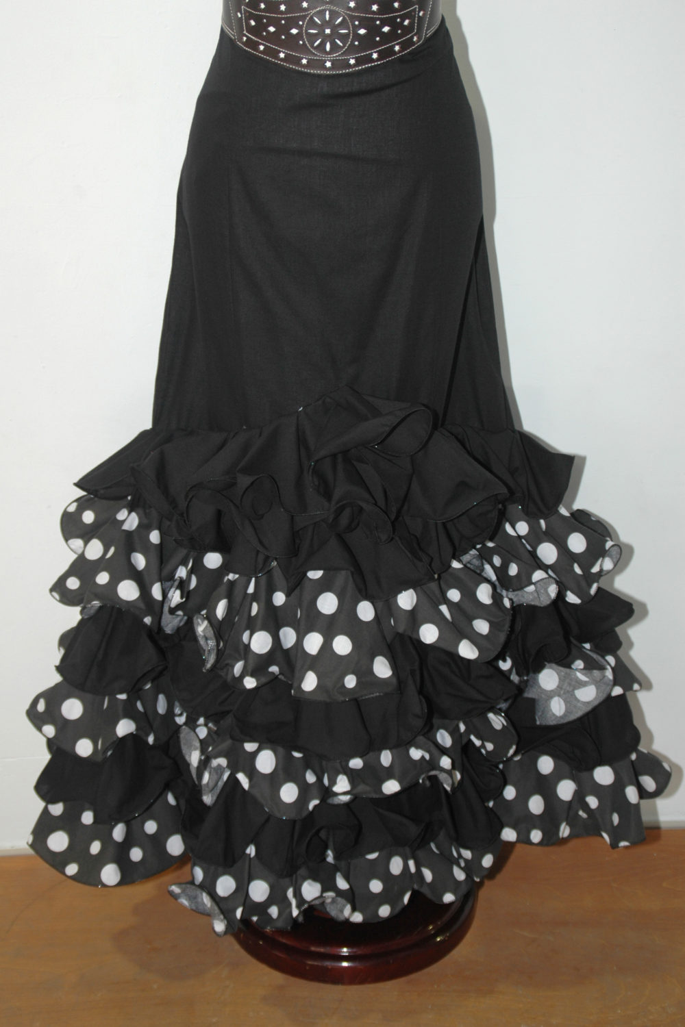 Falda de Flamenca / Sevillana para Mujer con Volantes y Lunares Blanco y  Negro