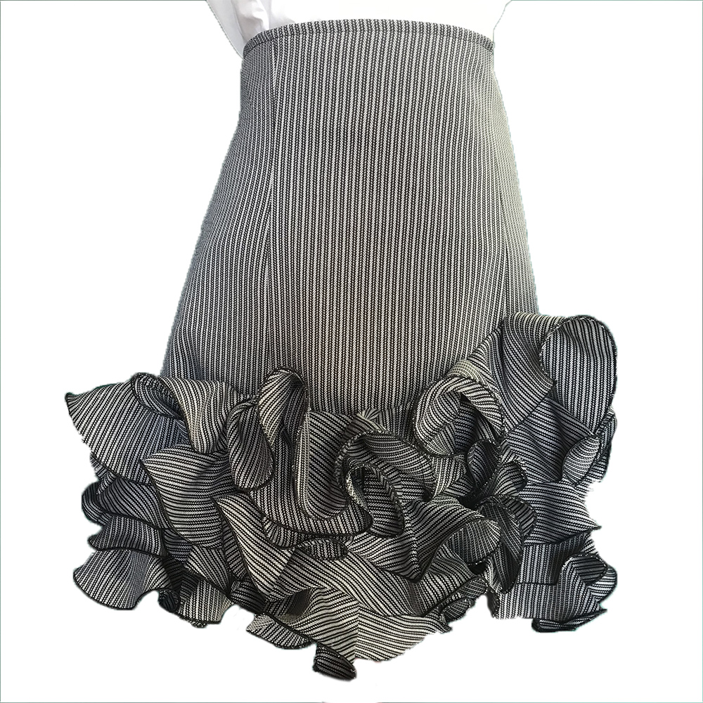 Falda corta raya gris. Talla 52 Urly – Moda