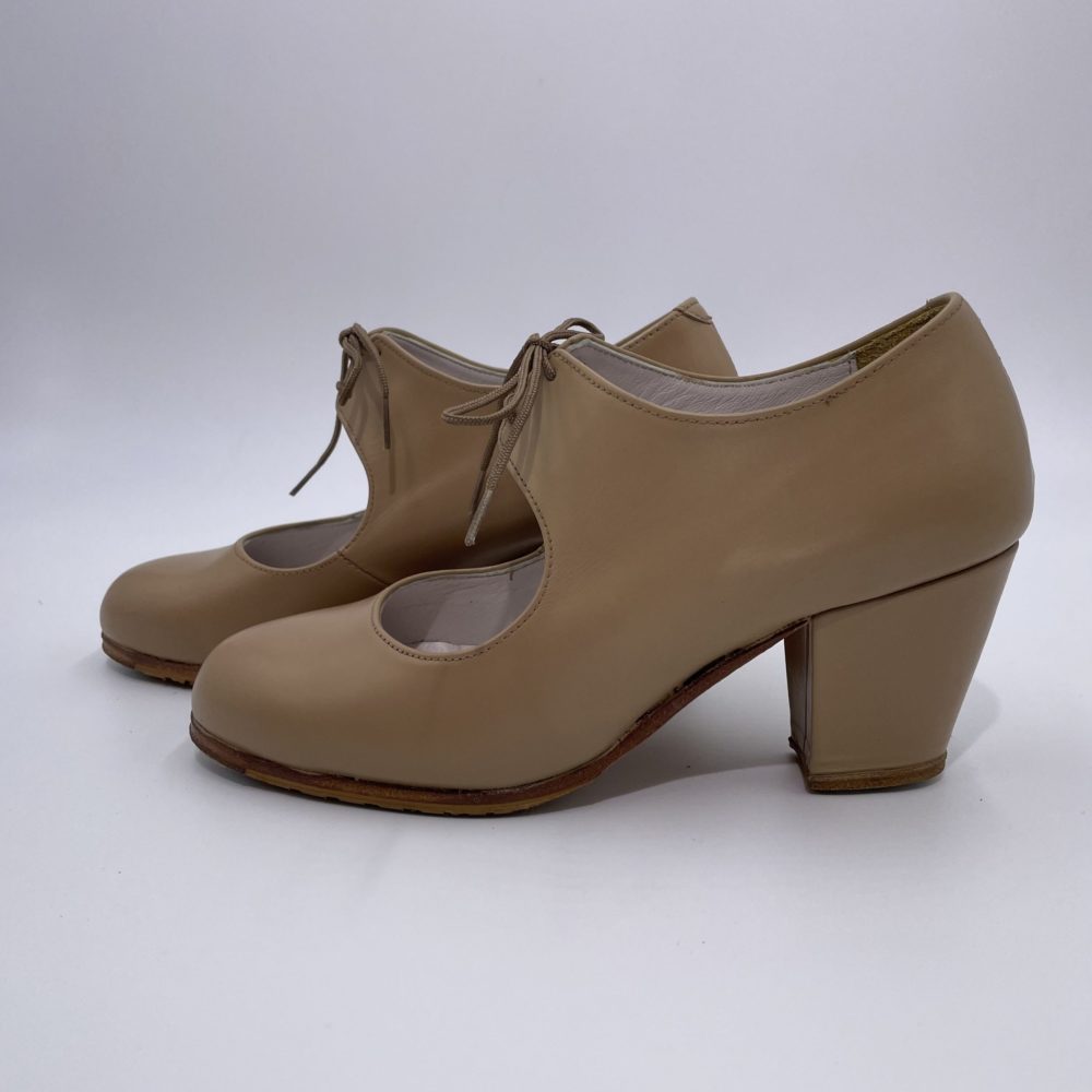 Zapato Albaicín beige tacón cubano – Urly Flamenca – Urly Moda